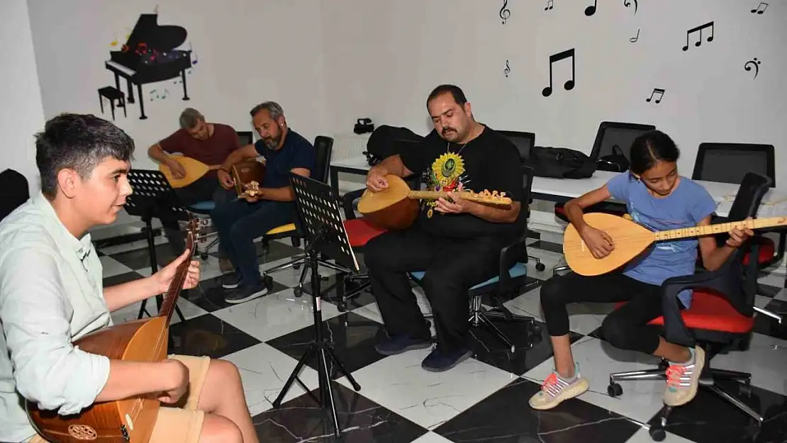 Şehzadeler'de enstrüman kursları başlıyor
