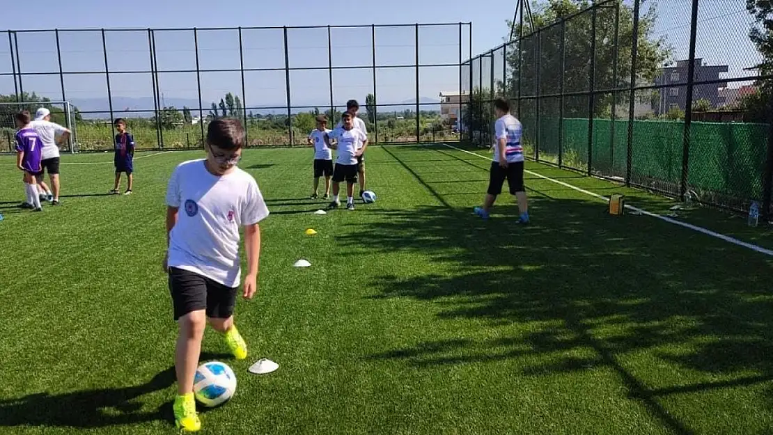 Şehzadeler'de futbol kursu kayıtları başladı