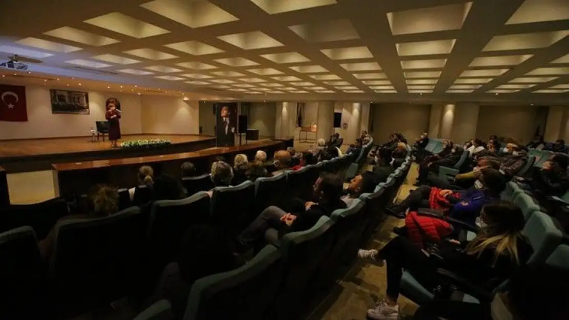 Selçuk'ta 'Anmaktan Anlamaya Doğru Atatürk ve Cumhuriyet' konferansı
