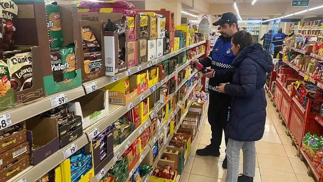 Selçuk'ta zincir marketlere zabıta denetimi