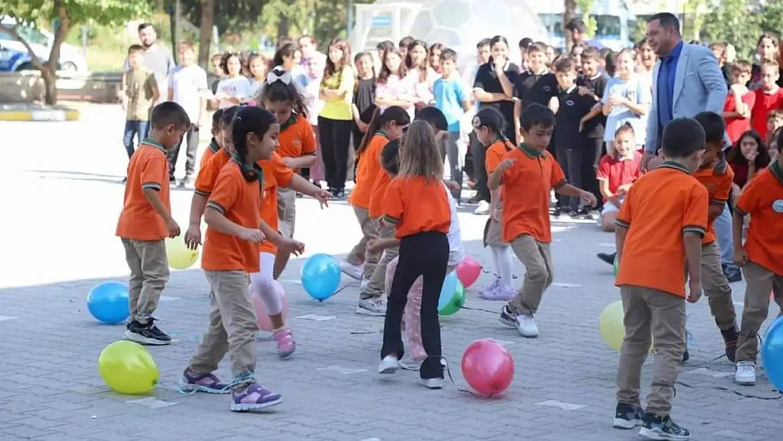 Selendi'de Eğitim Öğretim Haftası kutlandı