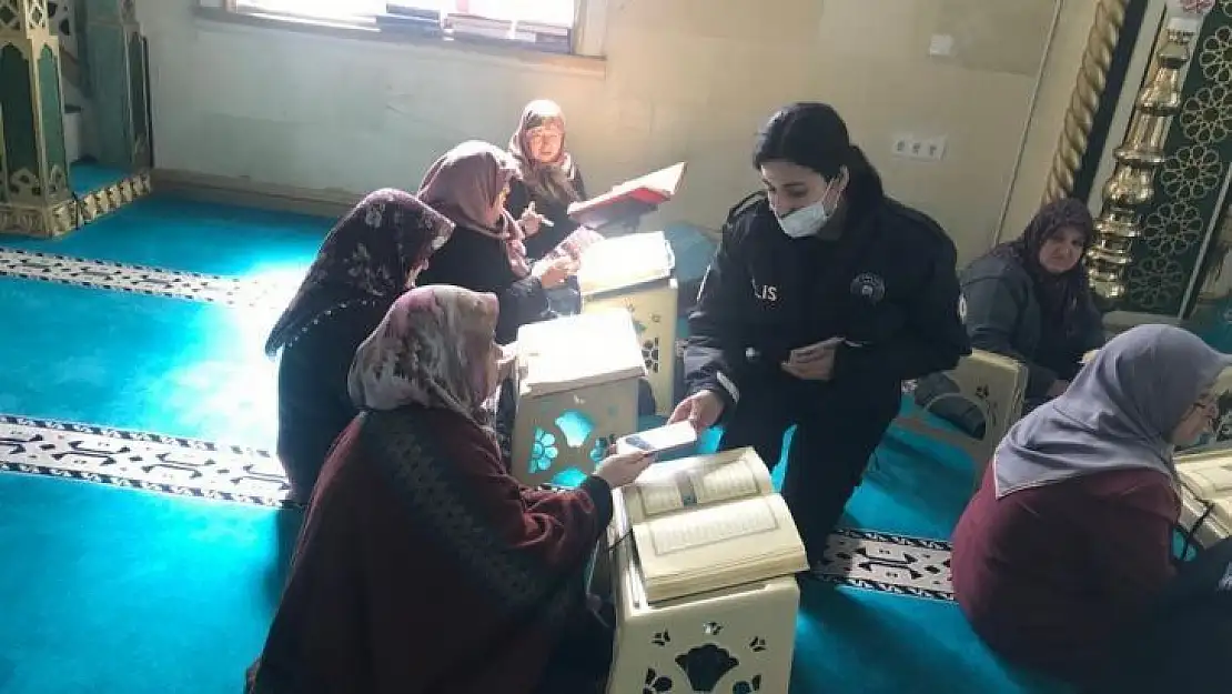 Selendi polisinden şiddete karşı bilgilendirme