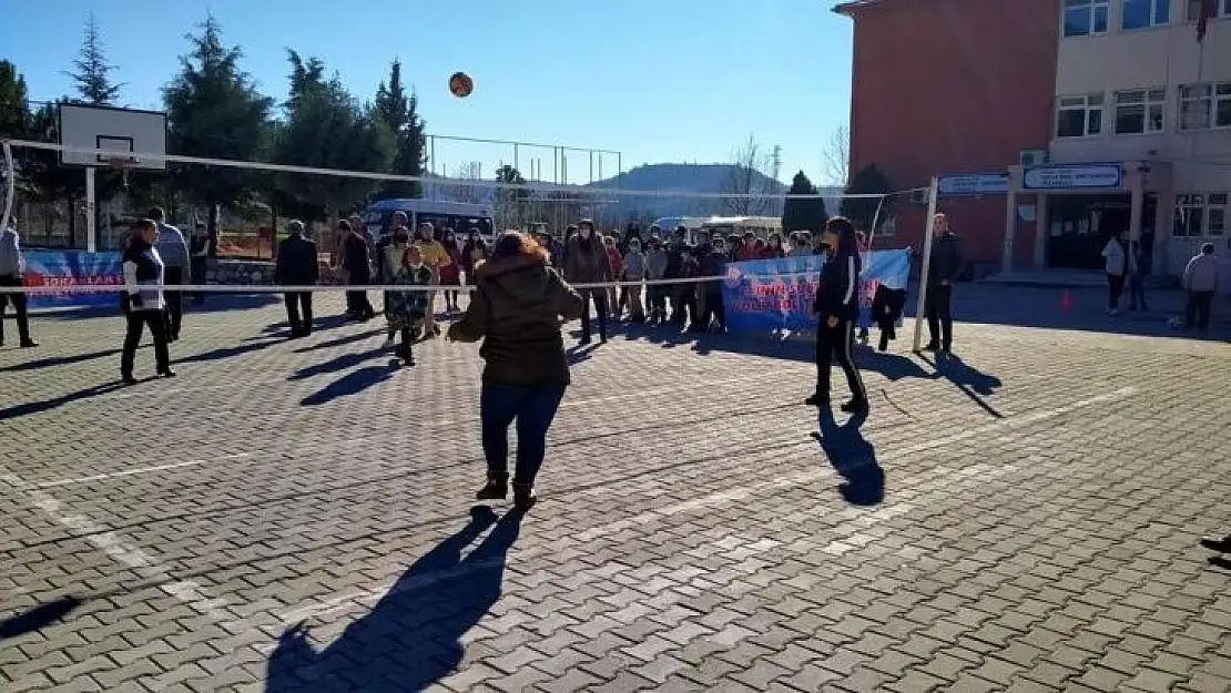 Selendi spora doydu