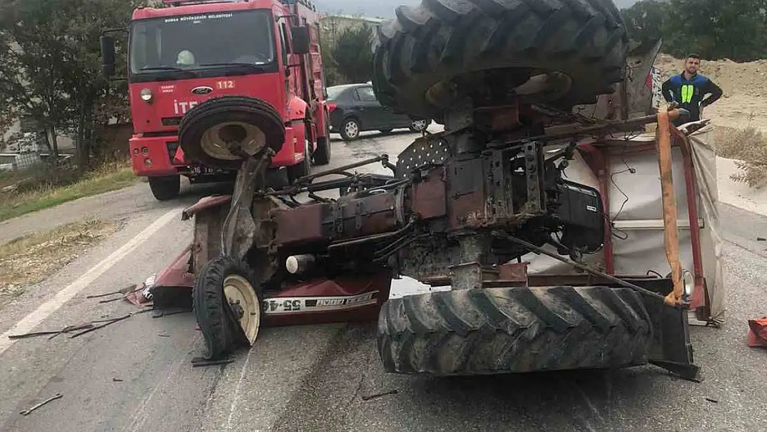 Servisten indirilen öğrencilerin bindiği traktör kaza yaptı: 6 yaralı