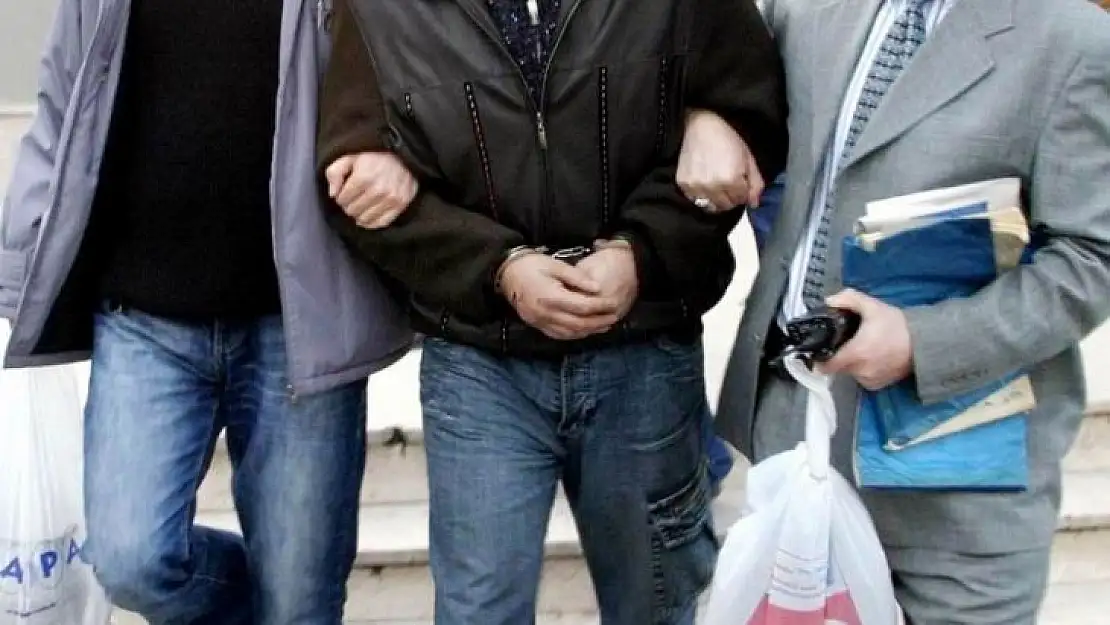 Sevgilisini öldüren ünlü müzisyen cezaevinde hayatını kaybetti...(Düzeltme-tekrar)