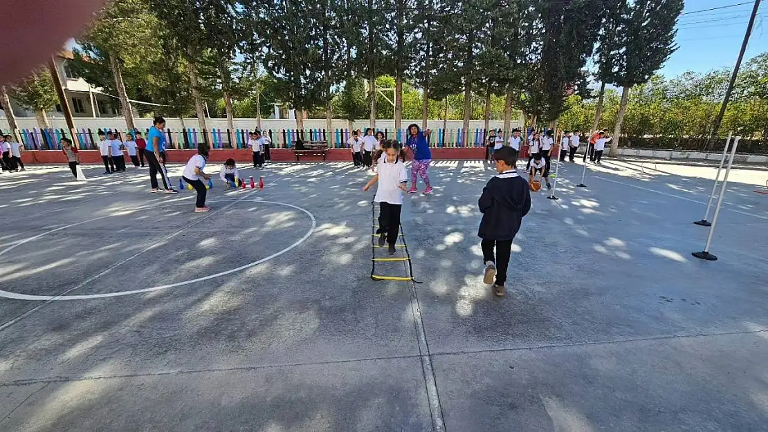 Seydikemer'de öğrenciler Amatör Spor Haftası'nı kutladı