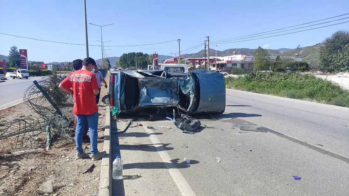 Seydikemer'de otomobil takla attı: 2 yaralı