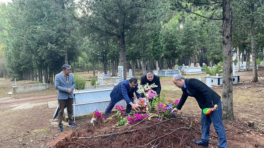 Seydikemerli eğitimciler merhum öğretmen Türk'ü unutmadı