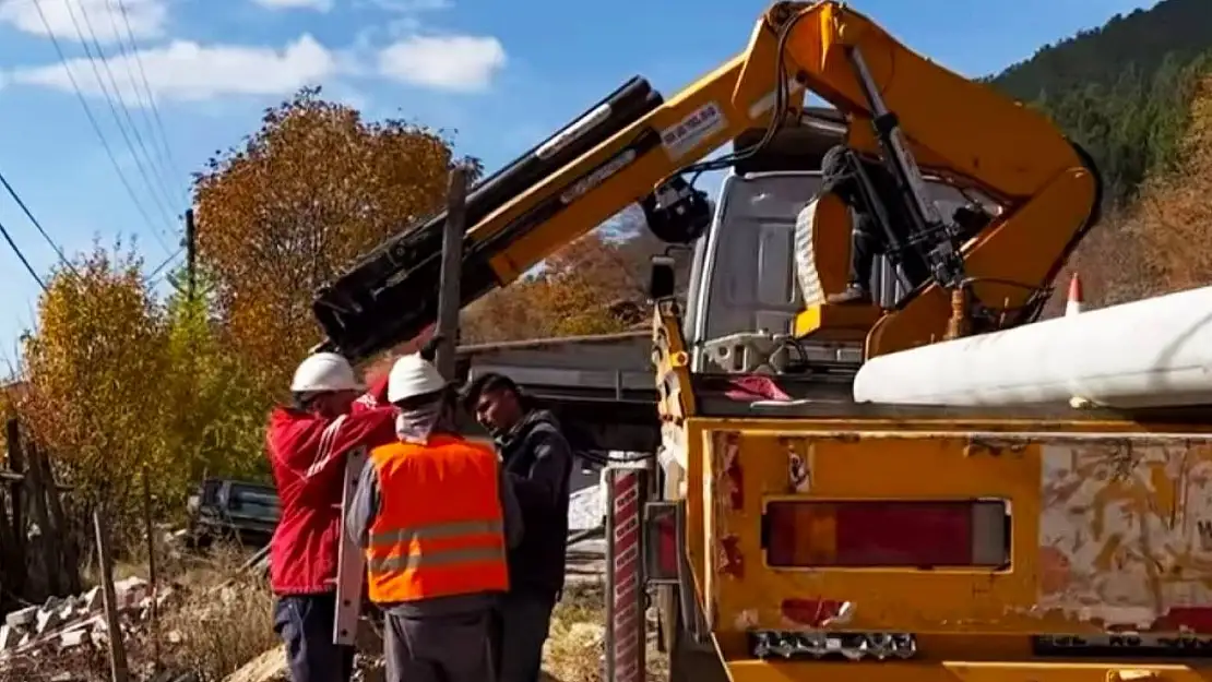 Simav'da 22 köyün elektrik hatları yenileniyor