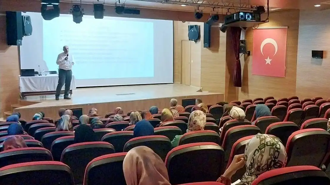 Simav'da Bayan Kur'an kursu öğreticilerine yaz Kur'an kursu semineri