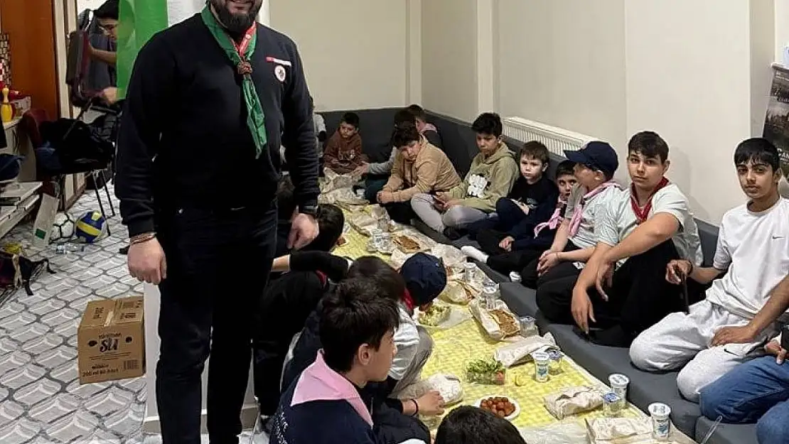 Simav'da Diyanet İzcileri iftarda buluştu