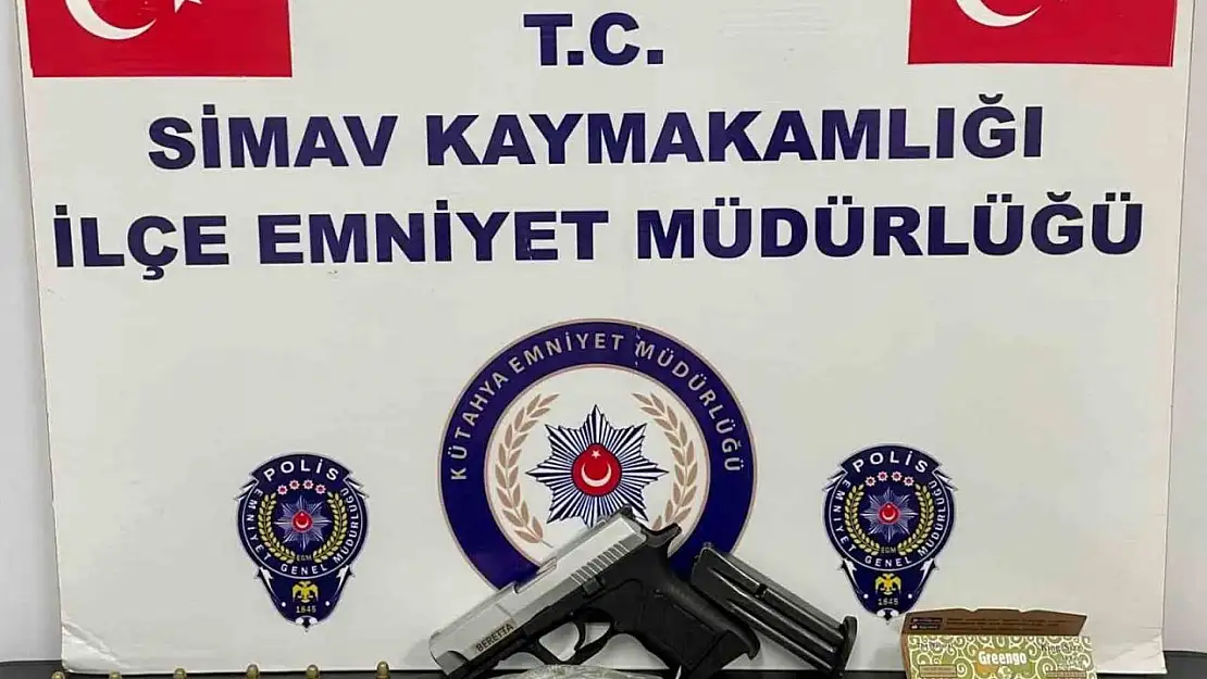 Simav'da durdurulan araçta silah ve uyuşturucu ele geçirildi