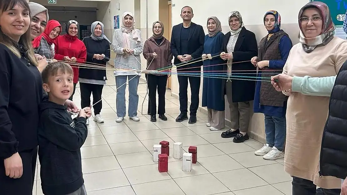 Simav'da öğretmenlere, 'Etkili İletişim ve Beden Dili' konulu seminer