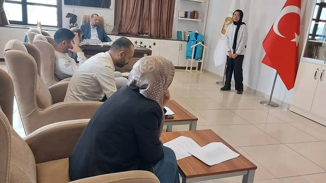 Simav'da ortaokullar arası şiir okuma yarışması
