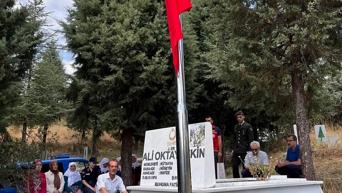 Simav'da şehit asker Oktaytekin, mezarı başında anıldı