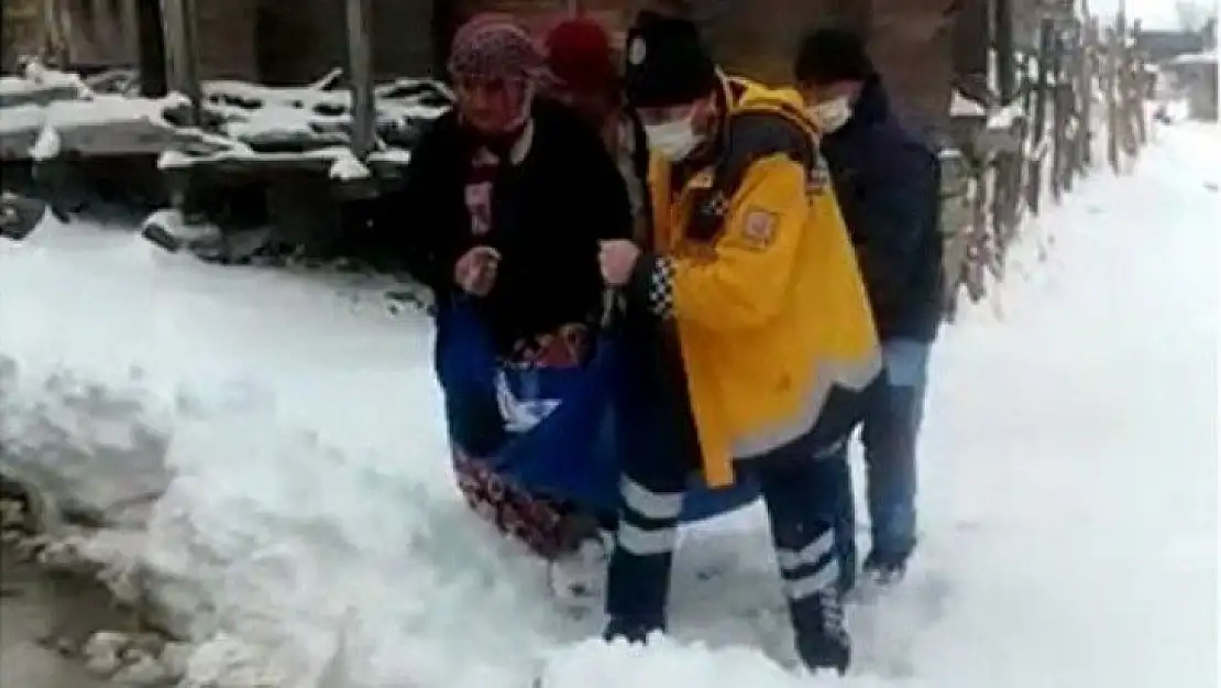 Sındırgı Belediyesinden yolda kalanlara sıcak ikram ve yol yardımı