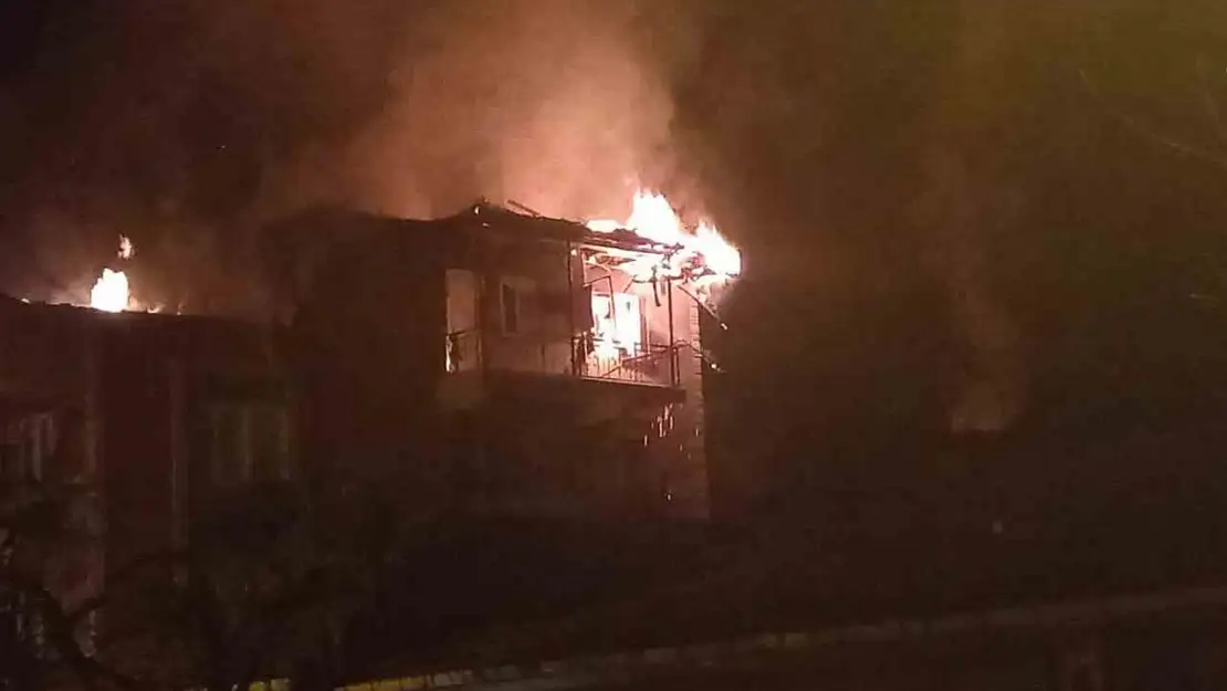 Sındırgı'da çıkan yangında ev kullanılmaz hale geldi