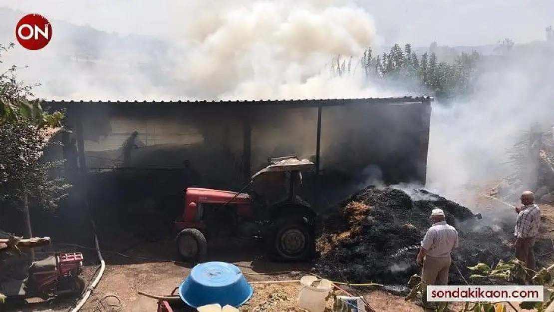 Sındırgı'da saman deposu yandı