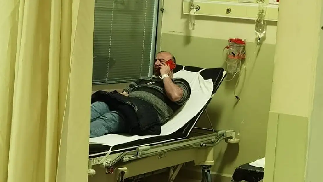 Sıvı yapıştırıcıyı su zannedip içti, hastanelik oldu