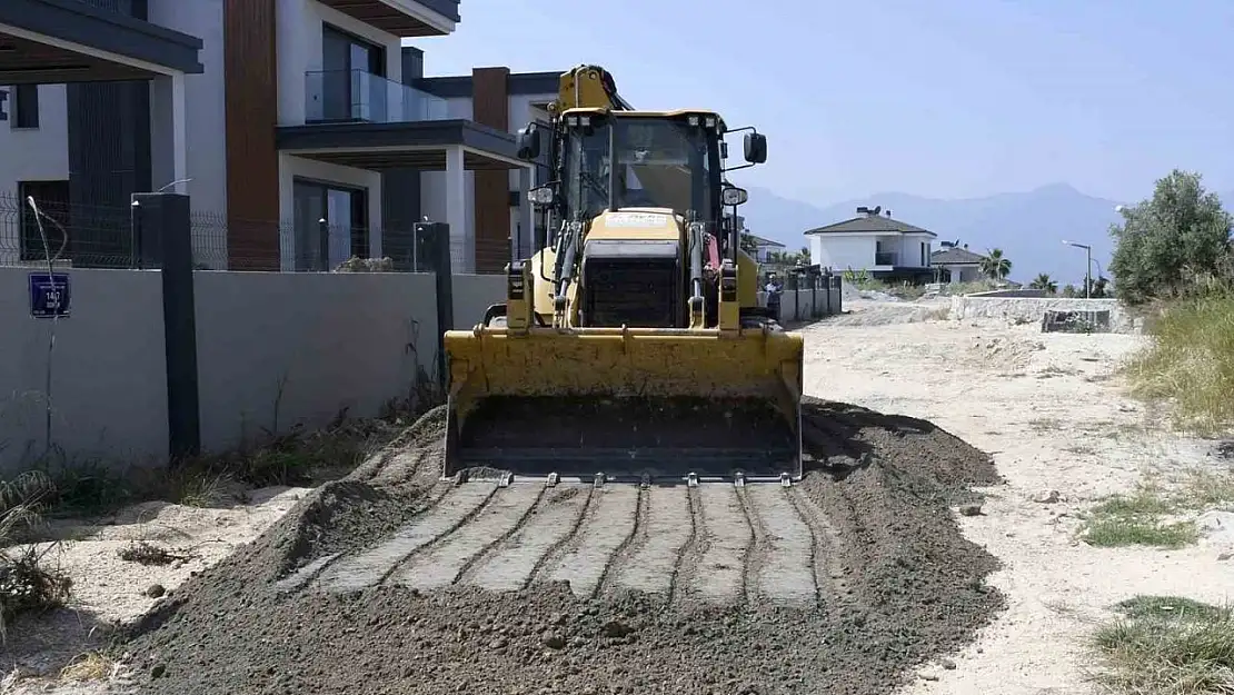 Soğucak Mahallesi'nde yol yenileme çalışmaları sürüyor