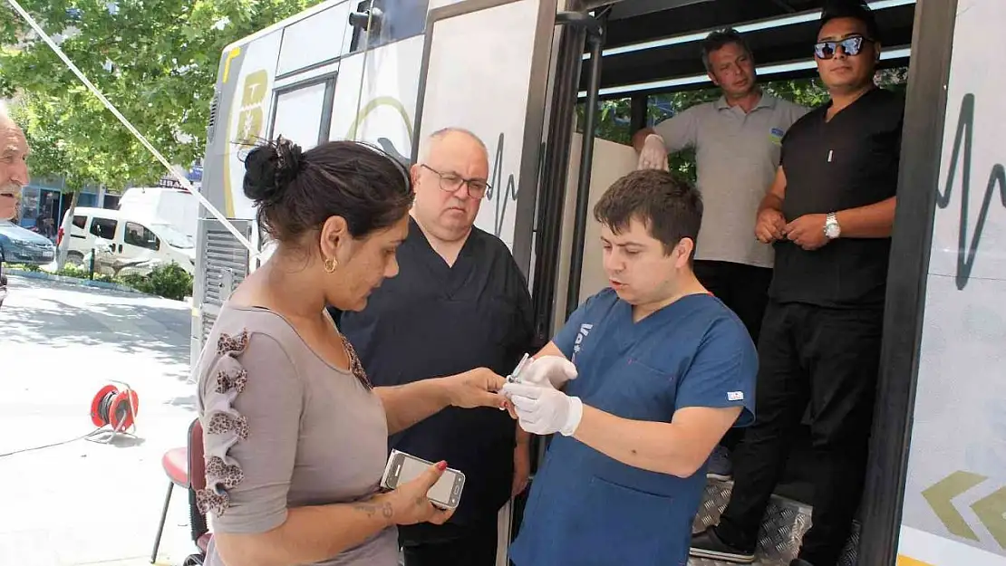 Sokak hayvanları için vetbüs Manyas'ta