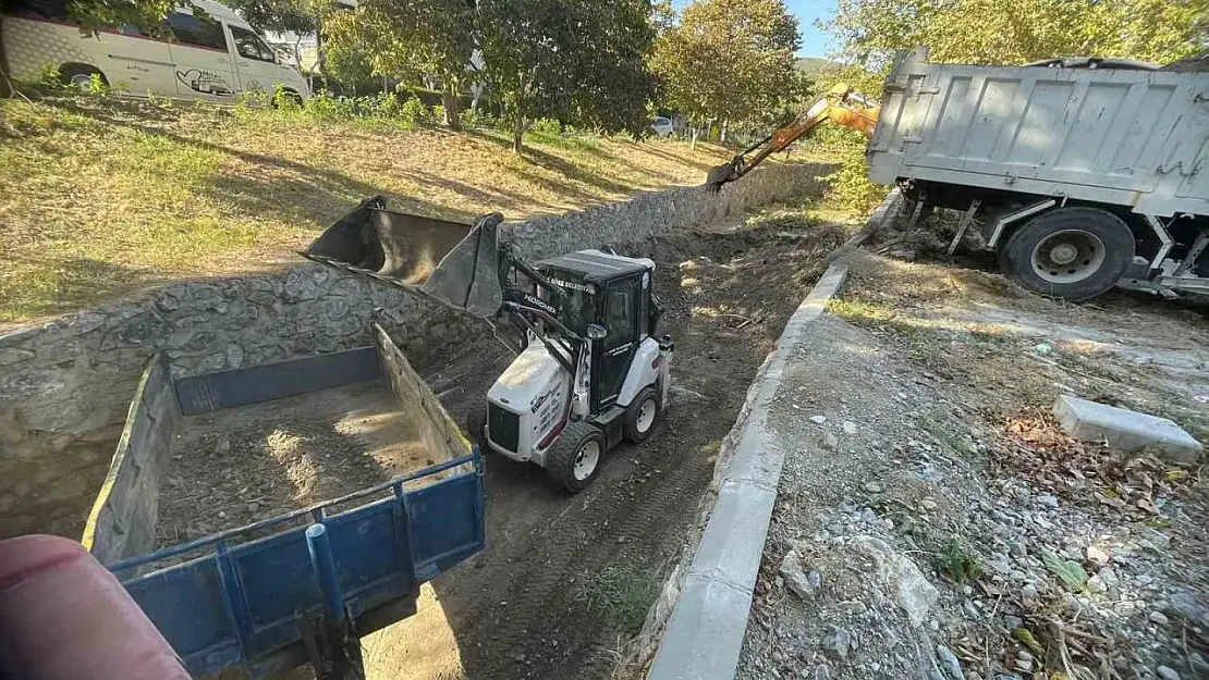 Söke Belediyesi'nden Yenikent Deresi'nde kapsamlı çalışma