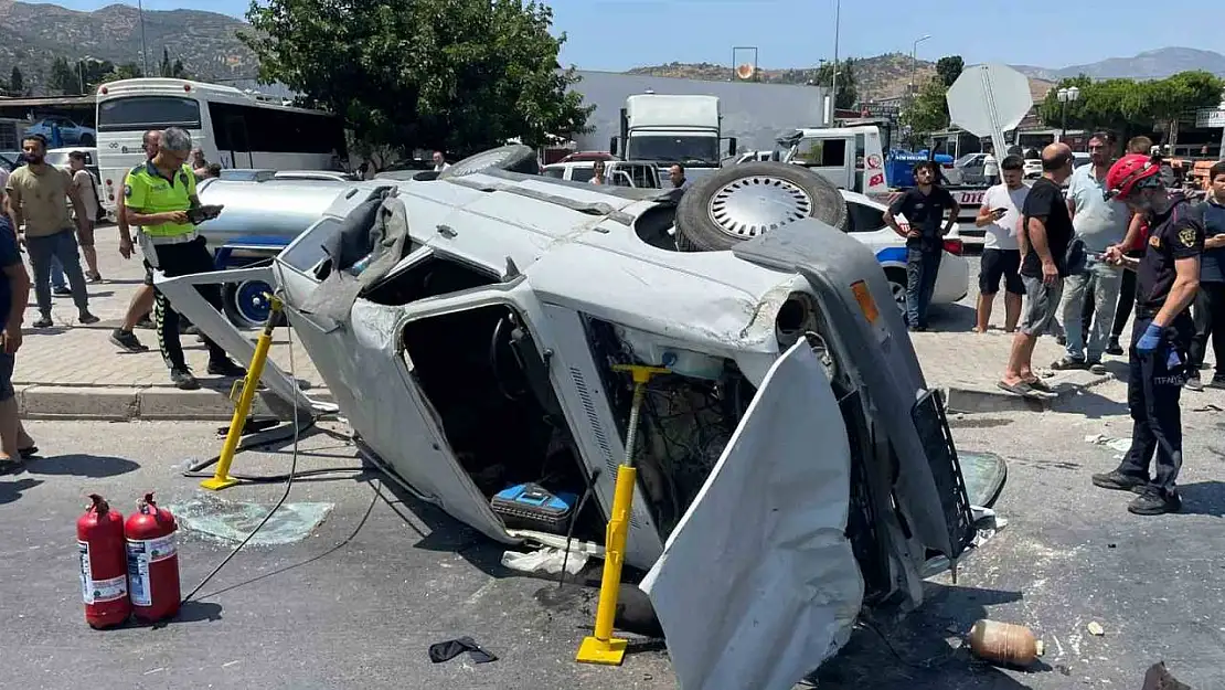 Söke'deki kazada otomobil yan yattı, polis tırın peşinde