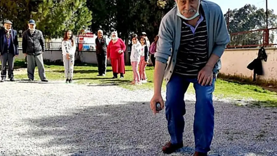 Söke Huzur Evi yaşlıları artık 'Bocce' oynuyor