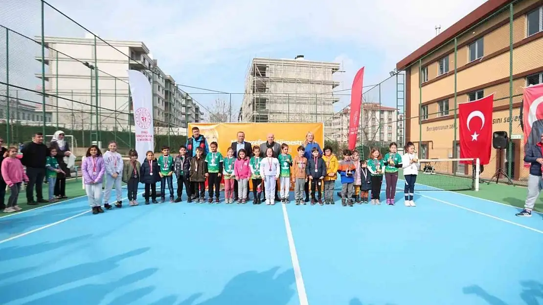 Sömestr şampiyonları kupalarını aldı