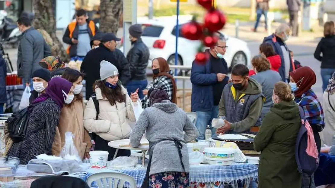 Sosyal medya fenomenleri Buca'nın Üretici Pazarını keşfetti