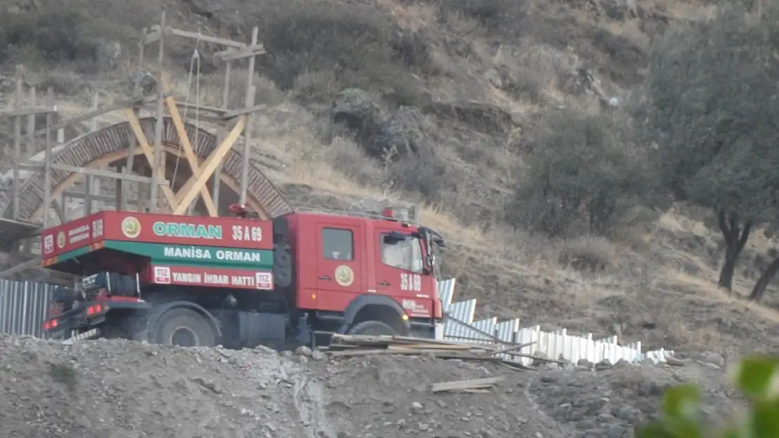 Spil Dağı'nda korkutan yangın