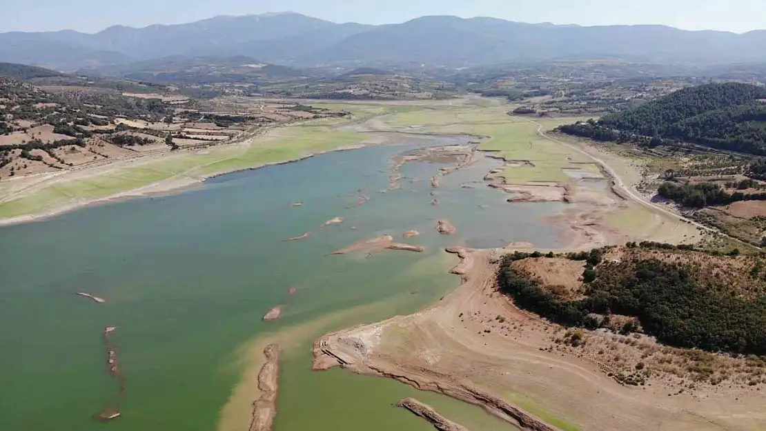 Su seviyesi yüzde 16'lara düşen Bayramiç Barajı kuruma noktasına geldi