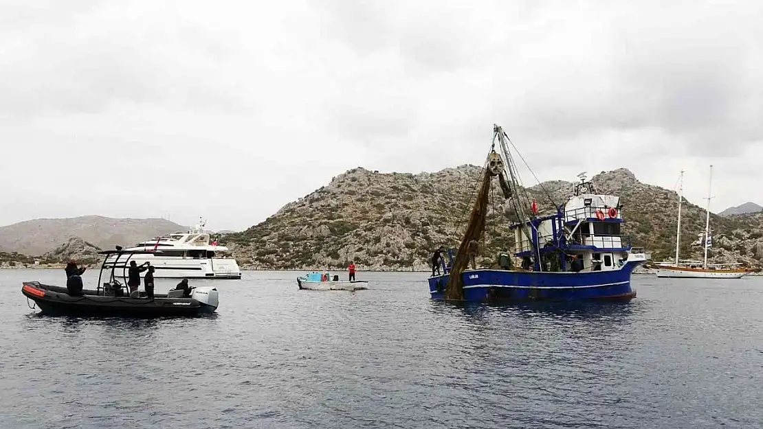 Sualtı arkeoloji kazısı için balıkçı ağları temizlendi