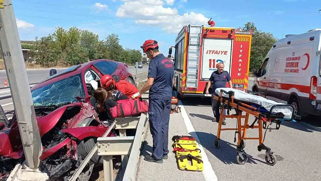 Susurluk'ta otoyolda trafik kazası 3 yaralı