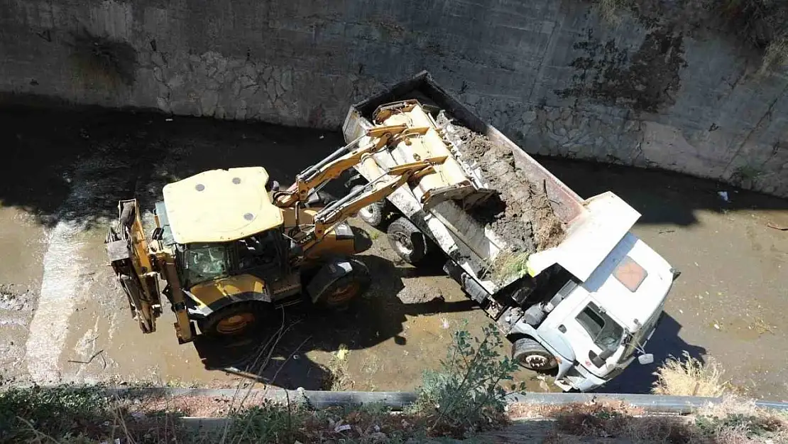 Tabakhane Deresi'ndeki temizlik çalışmaları mahalle halkını memnun etti