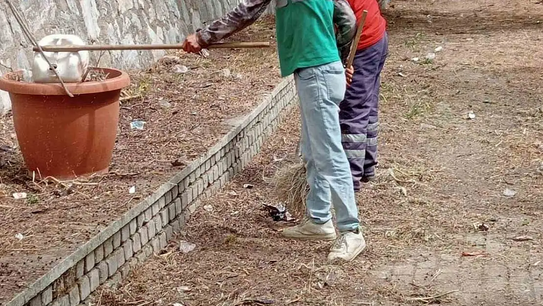 Tabakhane Deresi'nin çevresi temizleniyor