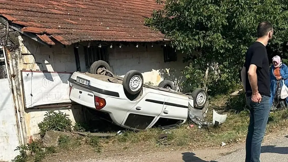 Takla atan otomobilden yaralı kurtuldular