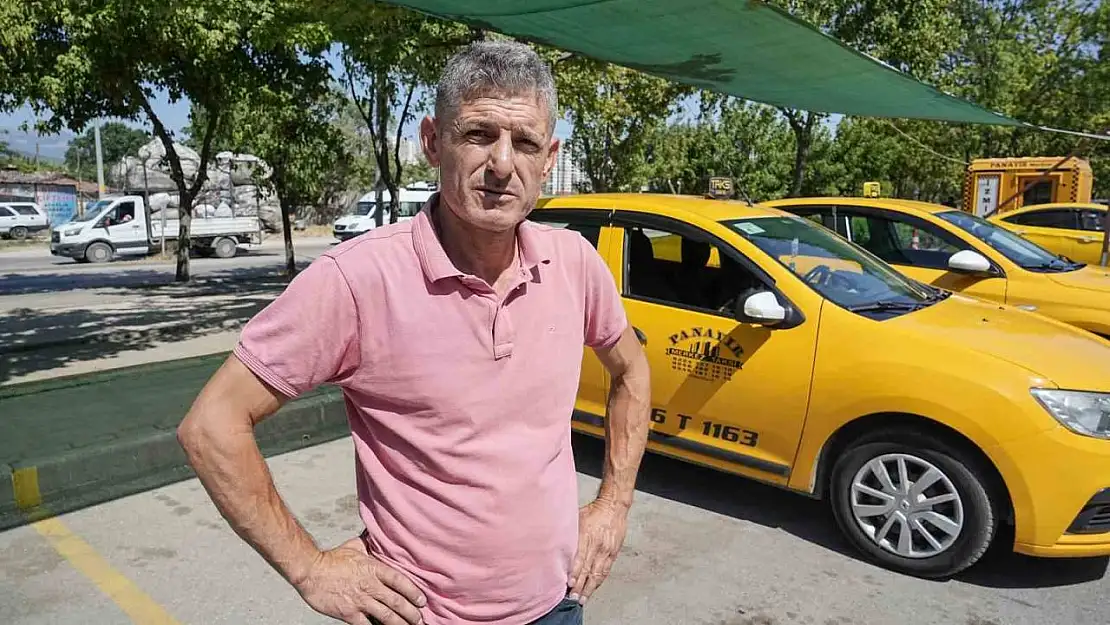 Taksicilerin 'bekleme yapma' kavgası kamerada