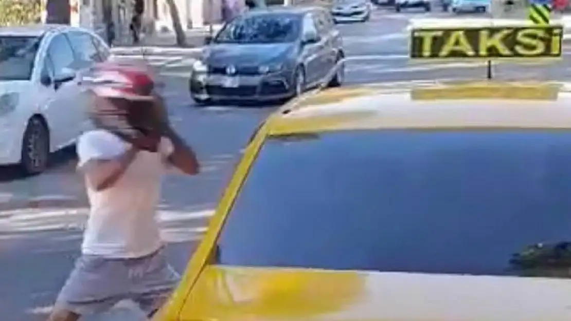 Taksiciye saldırdı, dayak yemekten zor kurtuldu: O anlar kamerada