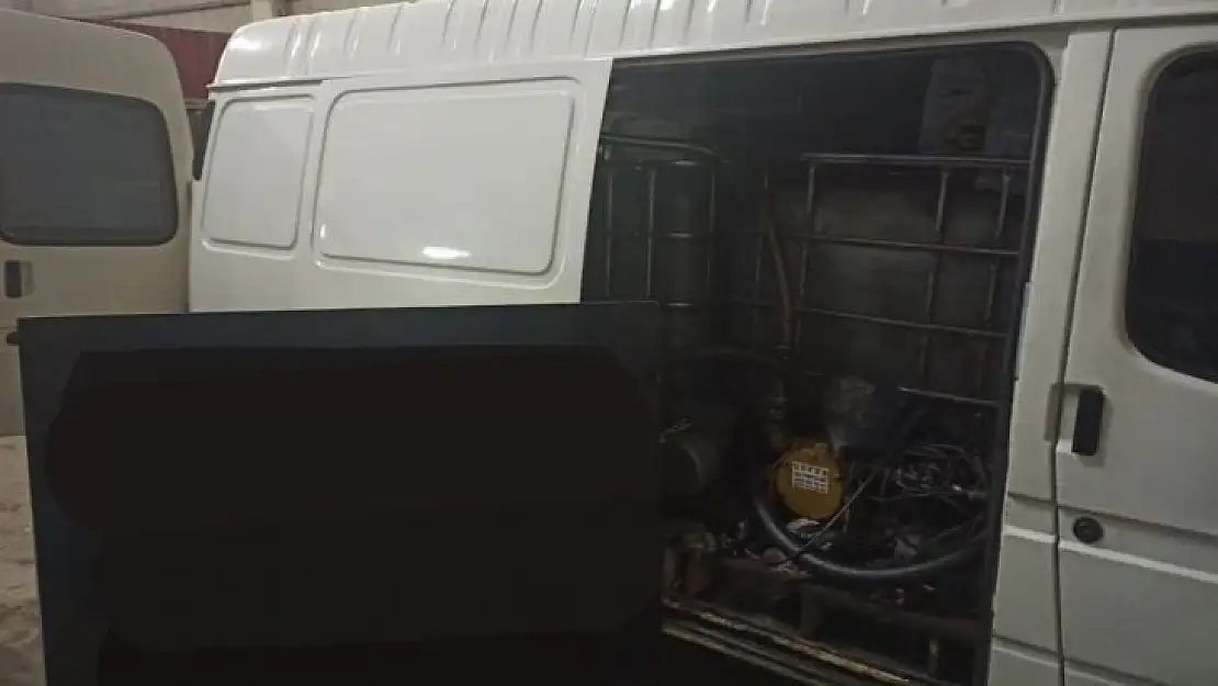 Tank içerisinde gizlenen 2 ton 800 litre kaçak akaryakıt ele geçirildi