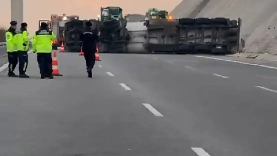 Tanker devrildi, Bursa İzmir otobanı trafiğe kapandı