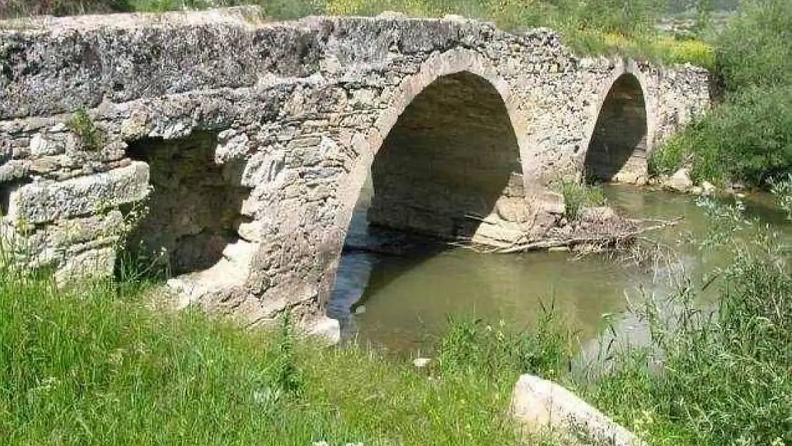 Tarihi Asar Köprüsü küllerinden doğdu