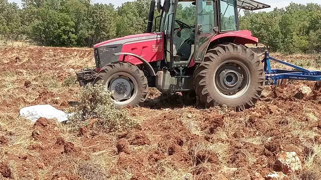 Tarla sürmeye giden çiftçi ölü bulundu