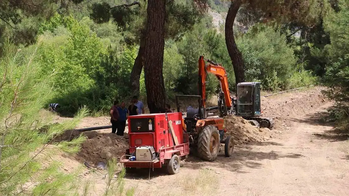 Taşkuyucak'ta eski içme suyu hattı çelik borularla yenileniyor