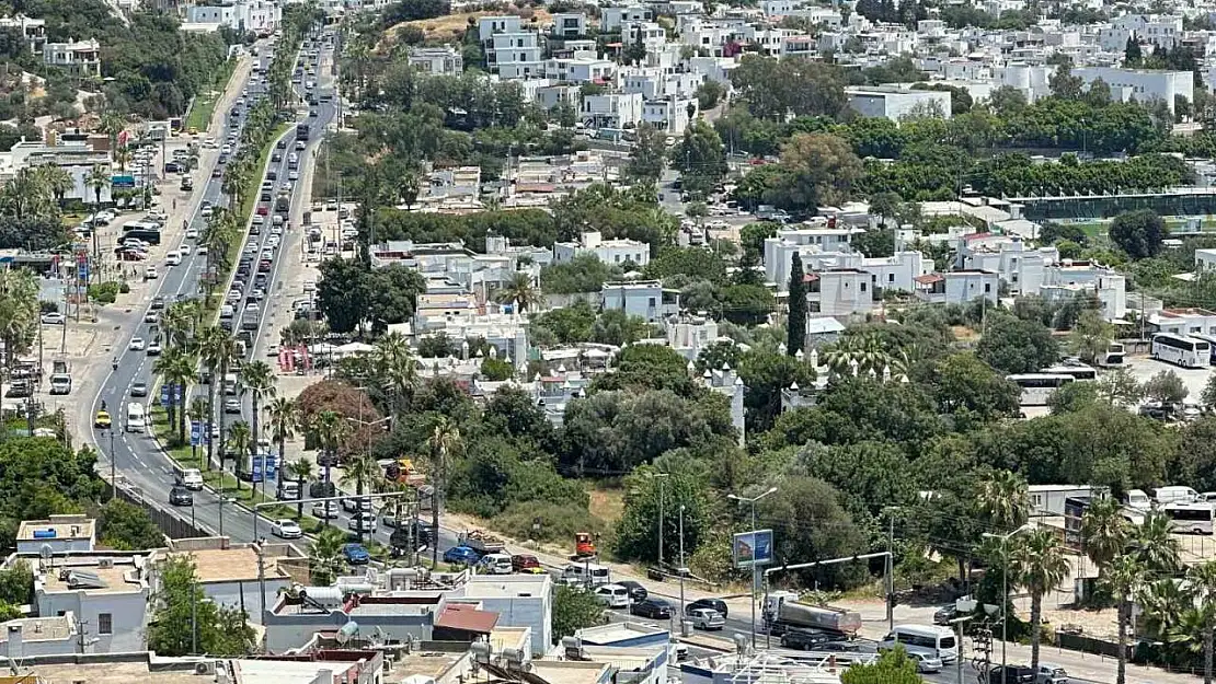 Tatilciler dönüş yoluna geçti, kilometrelerce araç kuyruğu oluştu