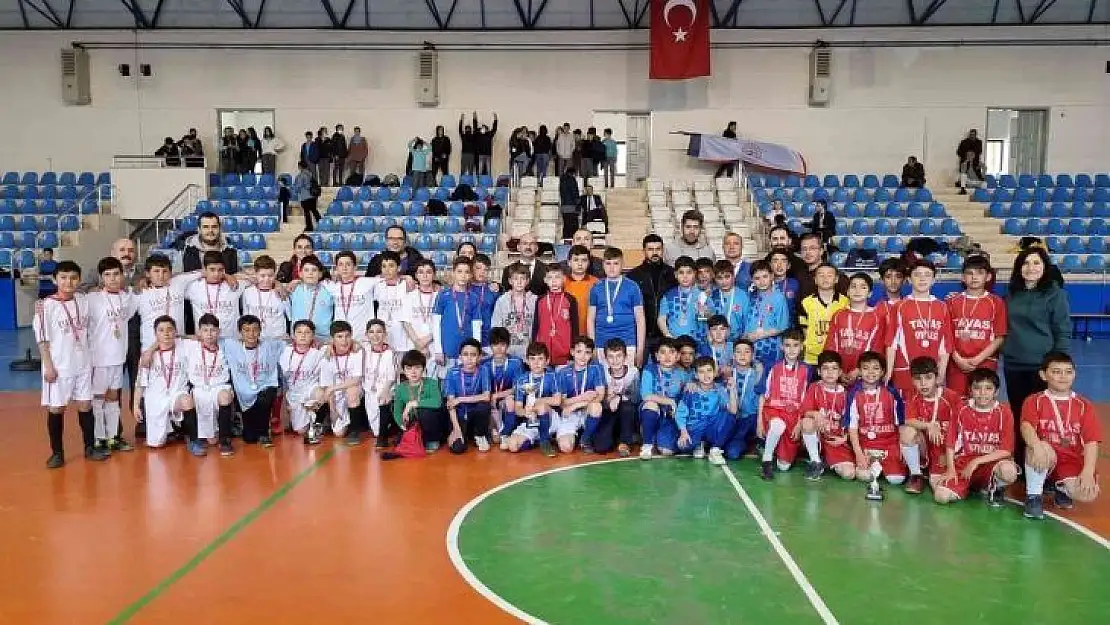Tavas'ta futsal turnuvası sona erdi