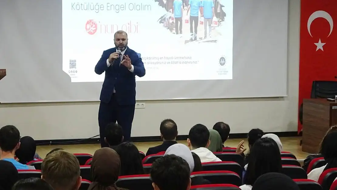 Tavşanlı'da 'Peygamberimiz ve Karakter İnşası' konulu konferans