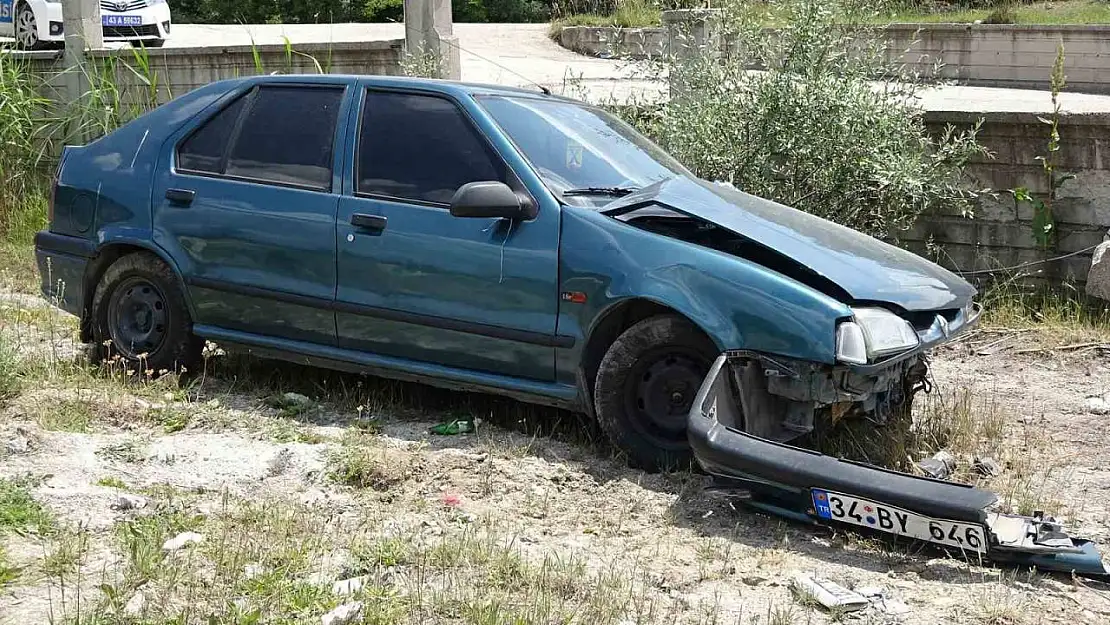 Tavşanlı'da bir kişinin yaralandığı trafik kazası kamerada