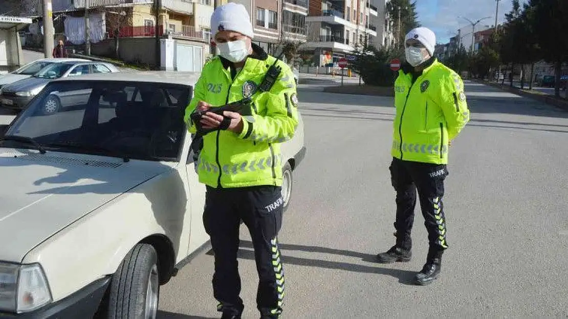 Tavşanlı'da kış lastiği denetimleri devam ediyor