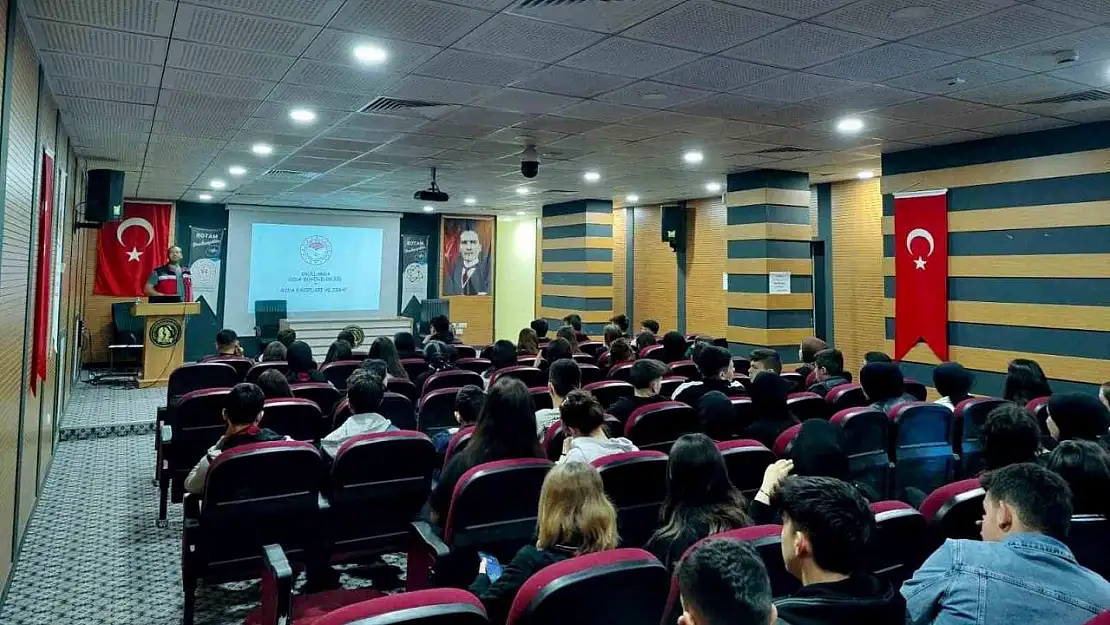 Tavşanlı'da lise öğrencilerine 'Gıda Güvenilirliği ve Gıda İsrafı' konulu eğitim